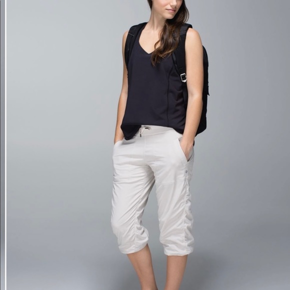 Lululemon studio crops Sz 2 - Picture 6 of 12